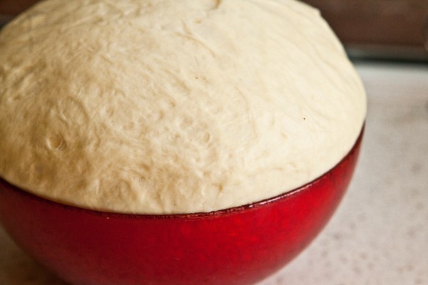 Швидке тісто для пирога (дріжджове, на сметані): рецепти