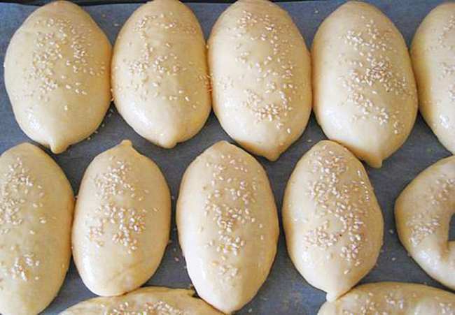 Прісне тісто для пиріжків в духовці: покрокові рецепти