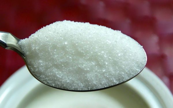 Скільки грам цукру в столовій ложці: обчислення і таблиця