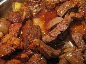 Приготування гуляшу з яловичини в мультиварці: рецепти, поради кухарів