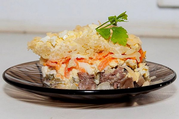Салат з м'ясом і грибами: покрокові смачні рецепти з фото