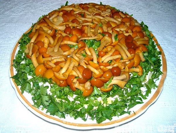 Салат «Полянка» з опеньками: рецепти з фото покроково