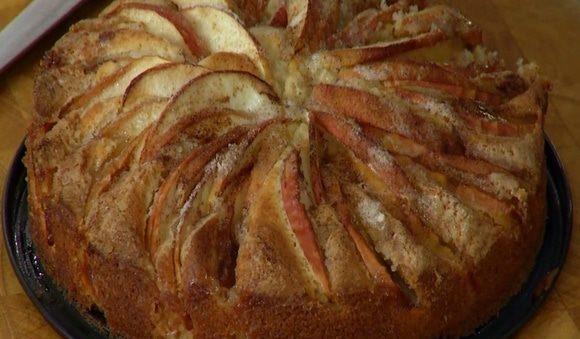 Дріжджовий пиріг з яблуками: рецепти смачною випічки з фото