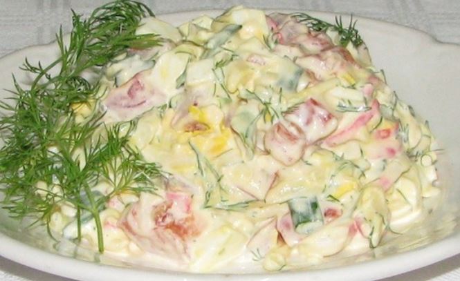 Салат з копченою куркою і свіжим огірком - прості рецепти