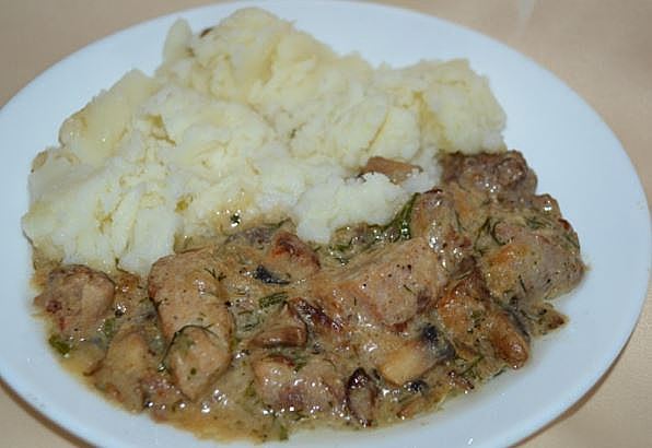 Свинина у вершковому соусі на сковороді і в духовці: рецепти