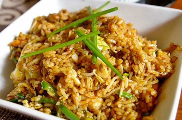 Рис по-японськи (з яйцем, з куркою і овочами): рецепти з фото
