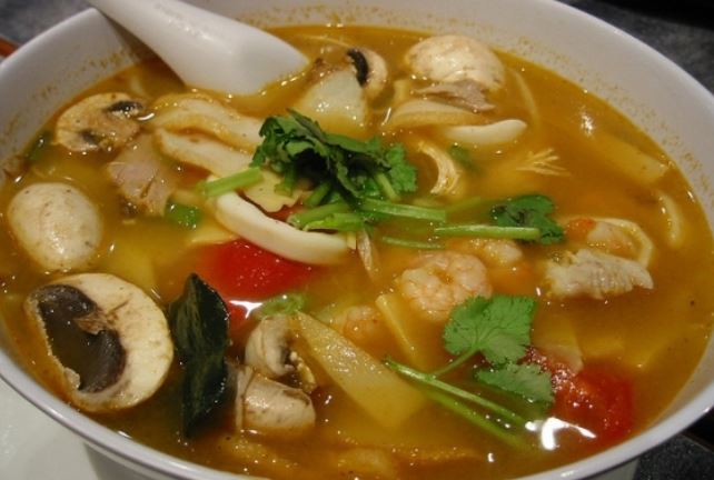 Суп з куркою і грибами: вершковий, гороховий, з вермішеллю