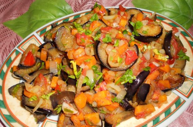 Баклажани тушковані з овочами: рецепти з фото, калорійність