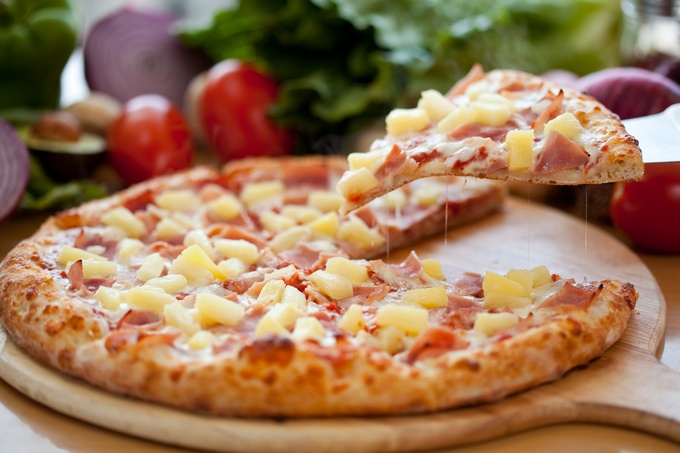 Піца з ковбасою і сиром: прості рецепти з покроковим фото