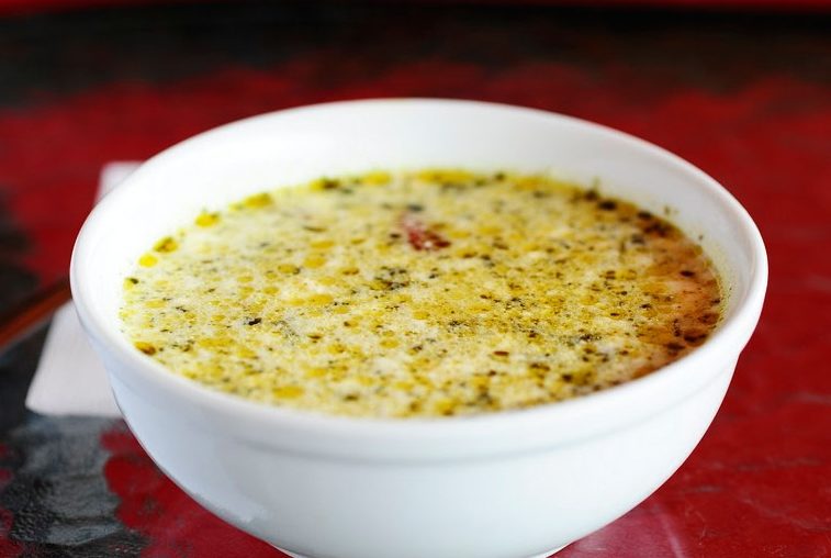 Суп з шпинату замороженого: рецепти легких перших страв