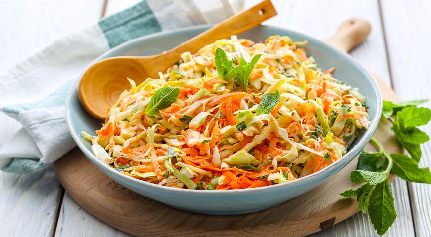 Салат з капустою і морквою з оцтом: рецепти, калорійність