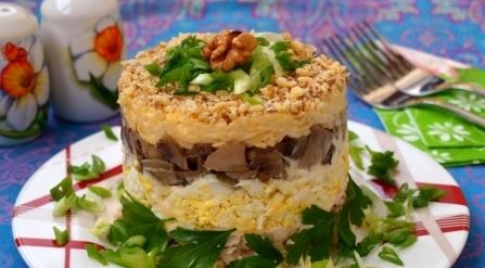 Салат з куркою і печерицями: покрокові рецепти з фото