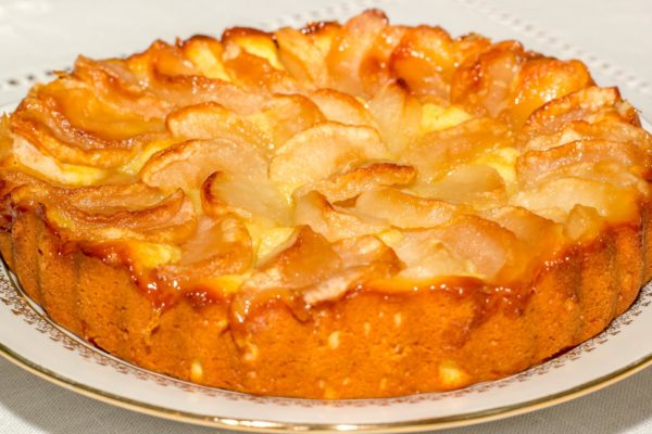 Пиріг на кефірі з яблуками (в духовці, мультиварці): рецепти