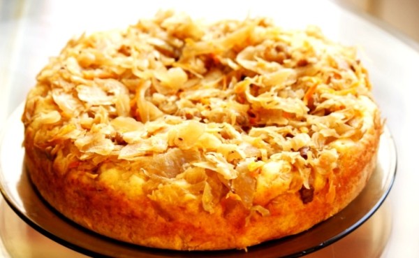Заливний пиріг на кефірі: рецепти смачною випічки з фото