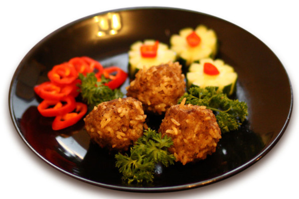 М'ясні їжачки з рисом в соусі: покрокові рецепти з фото