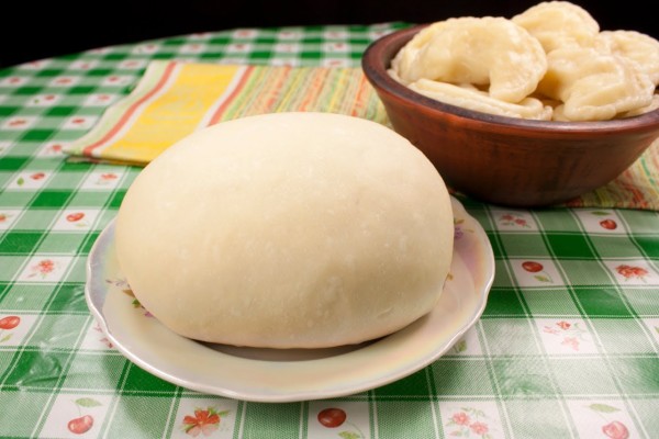 Смачне тісто на вареники з картоплею: покрокові рецепти
