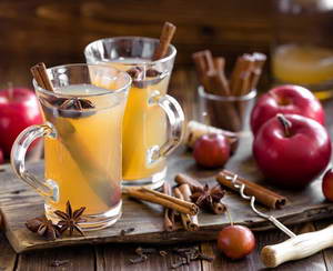 Яблучний чай з апельсином і корицею: варіанти приготування