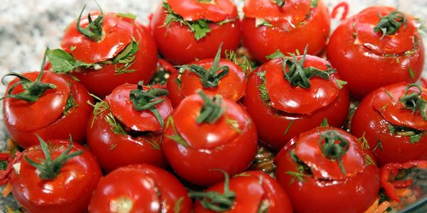 Рецепти засолювання помідорів: у банках і в бочці